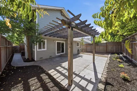 Exterior - 1890 Howard Dr, Windsor, CA 95492 photo 3 of 7