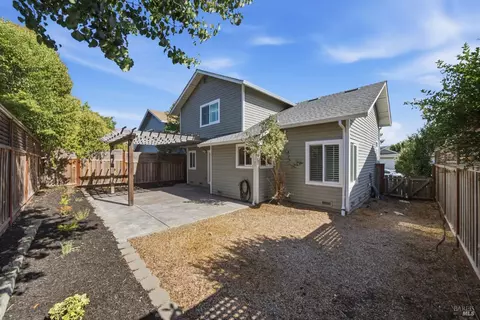 Exterior - 1890 Howard Dr, Windsor, CA 95492 photo 4 of 7