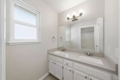 Bath - 1890 Howard Dr, Windsor, CA 95492 photo 5 of 5