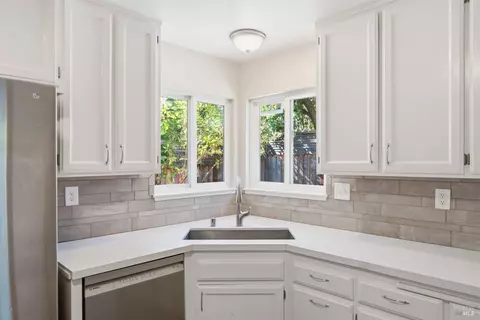 Kitchen - 1890 Howard Dr, Windsor, CA 95492 photo 3 of 4