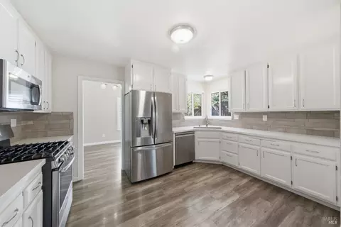 Kitchen - 1890 Howard Dr, Windsor, CA 95492 photo 2 of 4