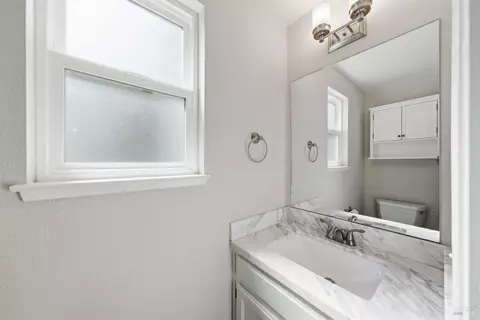 Bath - 1890 Howard Dr, Windsor, CA 95492 photo 1 of 5