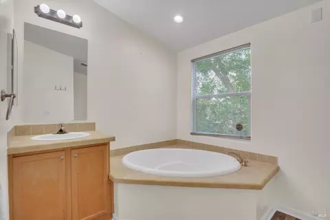 92 Karen Ct, Vallejo, CA 94590 photo 17