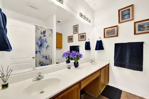 Bath - 2138 Devonshire Dr, Napa, CA 94559 photo 2 of 5