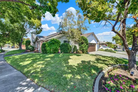 Exterior - 2138 Devonshire Dr, Napa, CA 94559 photo 7 of 27