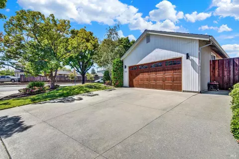 Exterior - 2138 Devonshire Dr, Napa, CA 94559 photo 5 of 27