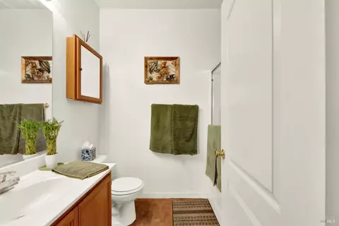 Bath - 2138 Devonshire Dr, Napa, CA 94559 photo 4 of 5