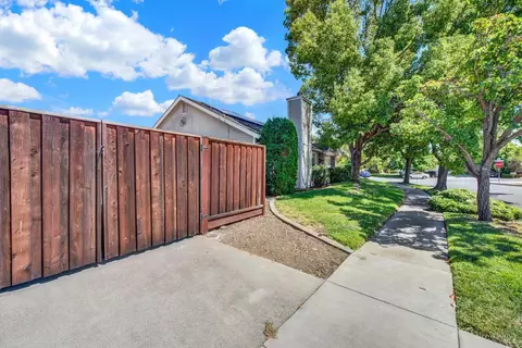 Exterior - 2138 Devonshire Dr, Napa, CA 94559 photo 25 of 27