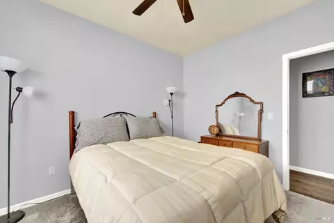 Bedroom - 2138 Devonshire Dr, Napa, CA 94559 photo 6 of 7