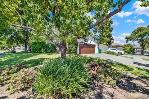 Exterior - 2138 Devonshire Dr, Napa, CA 94559 photo 4 of 27