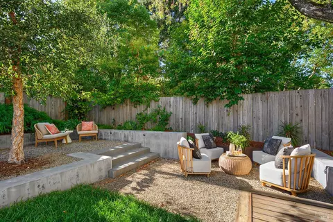 306 Pitt Ave, Sebastopol, CA 95472
