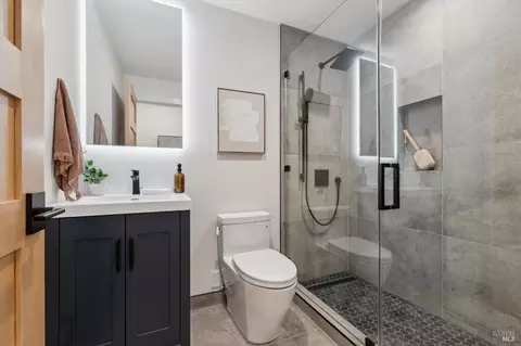 Bath - 321 Loring Ave, Mill Valley, CA 94941 photo 3 of 3