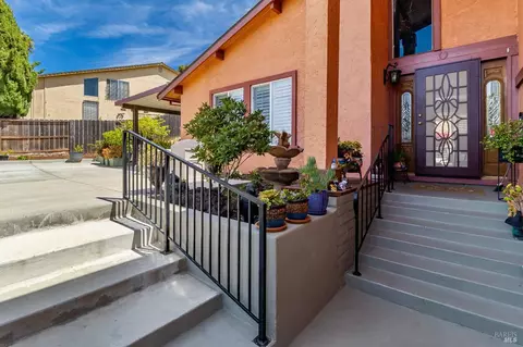 Exterior - 126 Parkhaven Dr, Vallejo, CA 94591 photo 7 of 18
