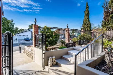 Exterior - 126 Parkhaven Dr, Vallejo, CA 94591 photo 3 of 10