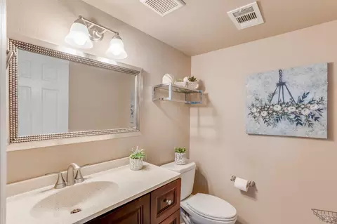 Bath - 126 Parkhaven Dr, Vallejo, CA 94591 photo 1 of 6