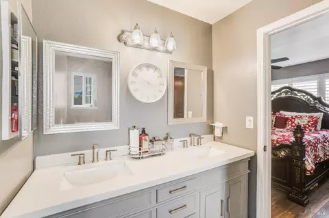 Bath - 126 Parkhaven Dr, Vallejo, CA 94591 photo 3 of 6