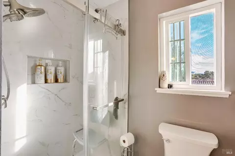 Bath - 126 Parkhaven Dr, Vallejo, CA 94591 photo 4 of 6