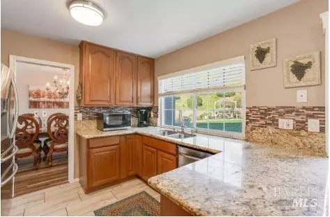 Kitchen - 126 Parkhaven Dr, Vallejo, CA 94591 photo 2 of 6