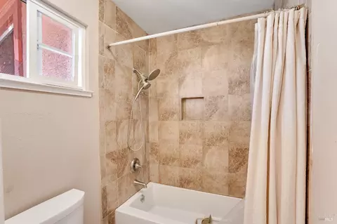 Bath - 126 Parkhaven Dr, Vallejo, CA 94591 photo 6 of 6