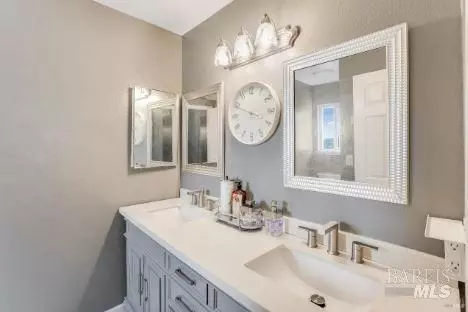 Bath - 126 Parkhaven Dr, Vallejo, CA 94591 photo 2 of 6