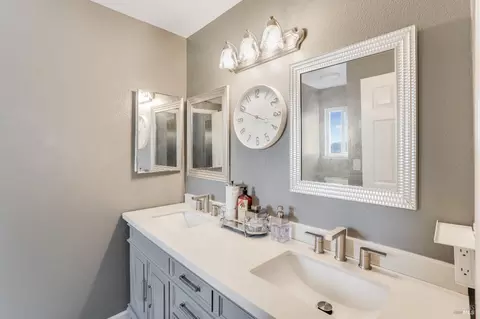 Bath - 126 Parkhaven Dr, Vallejo, CA 94591 photo 2 of 6