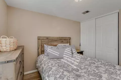 Bedroom - 126 Parkhaven Dr, Vallejo, CA 94591 photo 4 of 7