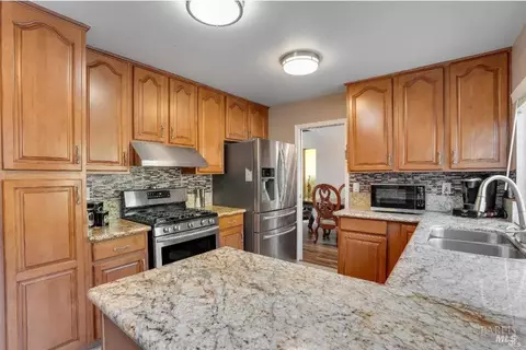Kitchen - 126 Parkhaven Dr, Vallejo, CA 94591 photo 5 of 6