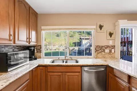 Kitchen - 126 Parkhaven Dr, Vallejo, CA 94591 photo 4 of 5