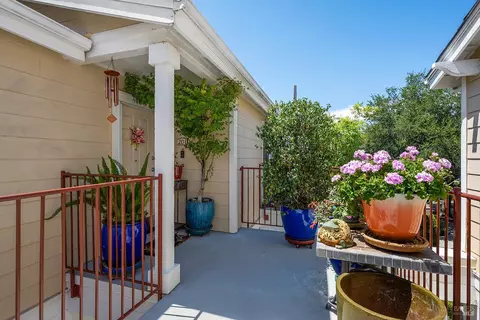 530 Entrada Dr #201, Novato, CA 94949