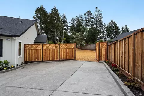Exterior - 2016 Eagle Ct, Santa Rosa, CA 95403 photo 9 of 11