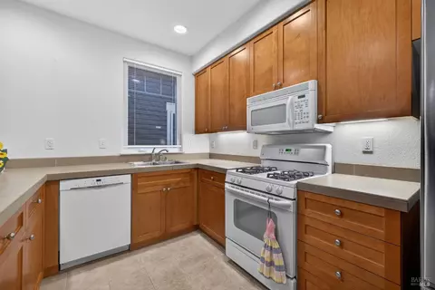 Kitchen - 7942 Scriver Ct, Cotati, CA 94931 photo 3 of 4