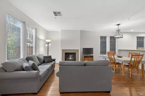 Living - 7942 Scriver Ct, Cotati, CA 94931 photo 1 of 2