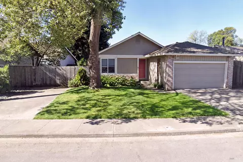 2486 Copperfield Dr, Santa Rosa, CA 95401
