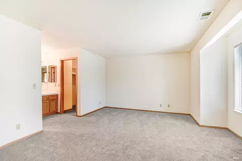 Living - 660 Gregory Cir, Sonoma, CA 95476 photo 6 of 6