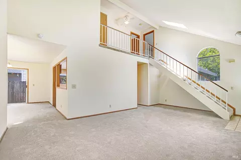 Living - 660 Gregory Cir, Sonoma, CA 95476 photo 3 of 6