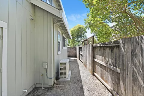 Exterior - 660 Gregory Cir, Sonoma, CA 95476 photo 4 of 8