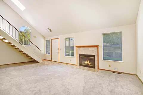 Living - 660 Gregory Cir, Sonoma, CA 95476 photo 4 of 6