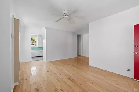 Living - 809 Dishong St, Vallejo, CA 94590 photo 2 of 3