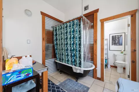 Bath - 809 Dishong St, Vallejo, CA 94590 photo 6 of 7