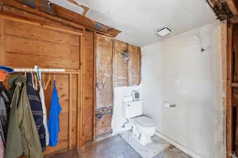 Bath - 809 Dishong St, Vallejo, CA 94590 photo 5 of 7