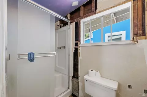 Bath - 809 Dishong St, Vallejo, CA 94590 photo 4 of 7