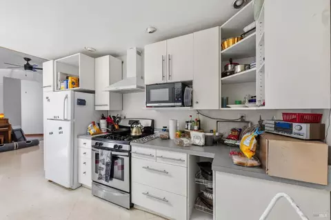 Kitchen - 809 Dishong St, Vallejo, CA 94590 photo 6 of 6