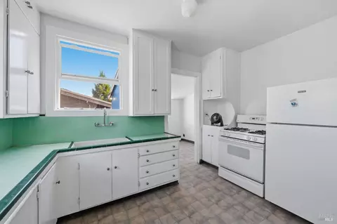Kitchen - 809 Dishong St, Vallejo, CA 94590 photo 2 of 6