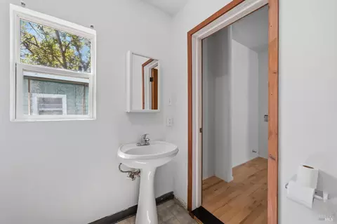 Bath - 809 Dishong St, Vallejo, CA 94590 photo 2 of 7