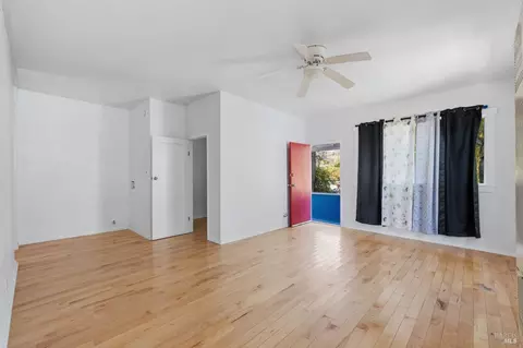 Living - 809 Dishong St, Vallejo, CA 94590 photo 3 of 3