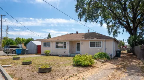 1444 Gloria Dr, Santa Rosa, CA 95407