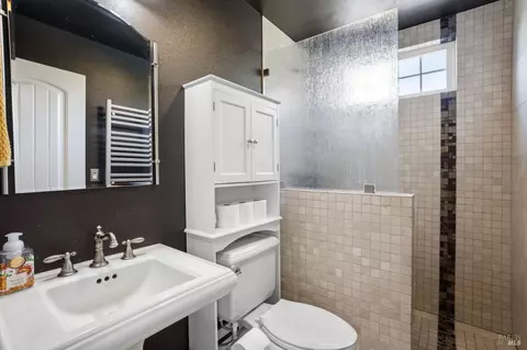 Bath - 2150 Valley Rd, Willits, CA 95490 photo 1 of 2