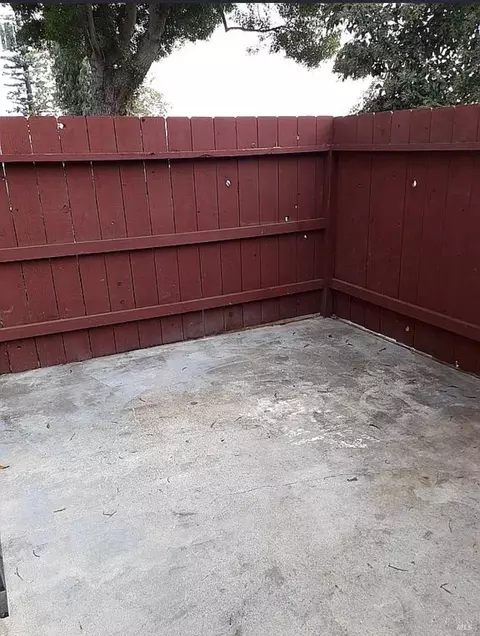Exterior - 472 Corcoran Ave #1, Vallejo, CA 94589 photo 5 of 6