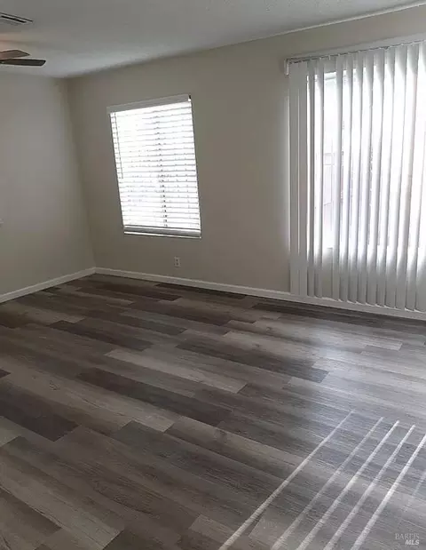 Living - 472 Corcoran Ave #1, Vallejo, CA 94589 photo 1 of 3