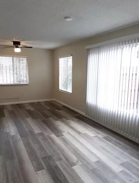 Living - 472 Corcoran Ave #1, Vallejo, CA 94589 photo 3 of 3